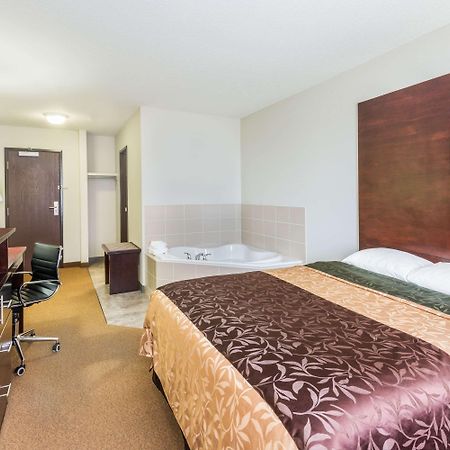 Super 8 By Wyndham Innisfail Εξωτερικό φωτογραφία