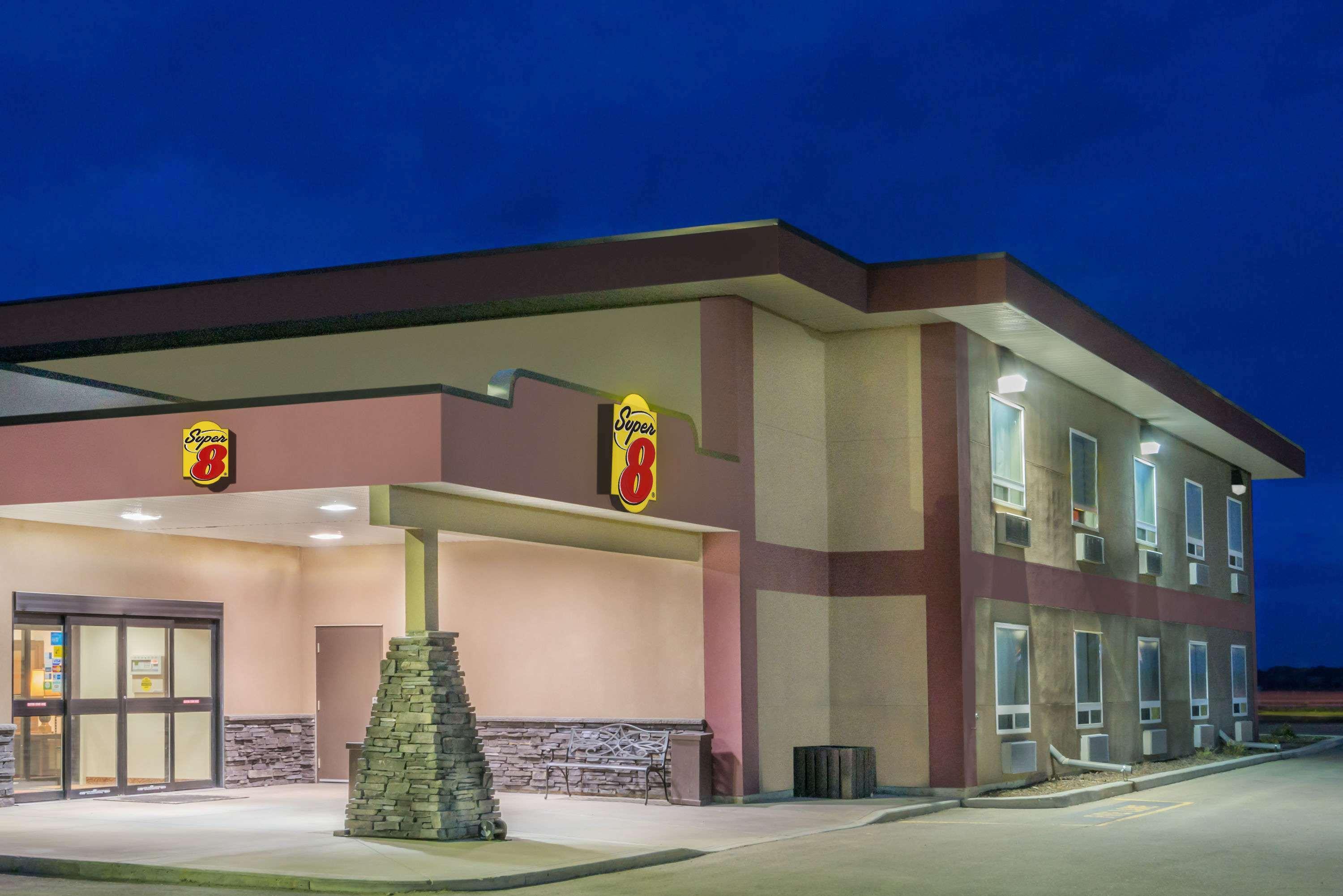Super 8 By Wyndham Innisfail Εξωτερικό φωτογραφία